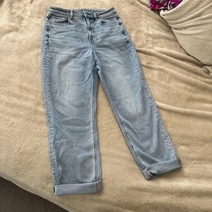 American Eagle mom straight jean